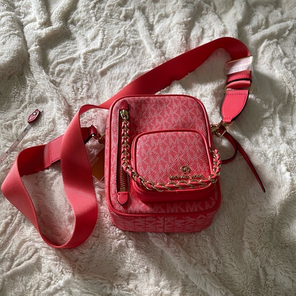 BNWT Michael Kors Elliot Utility Crossbody Bag in dahlia - Picture 2 of 9